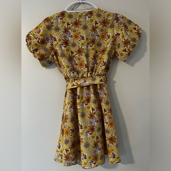 Forever 21 Flowered Wrap Dress - Picture 5 of 7